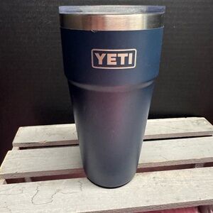YETI 26 oz. Rambler Tumbler with MagSlider Lid Navy Blue Used Machine Washable